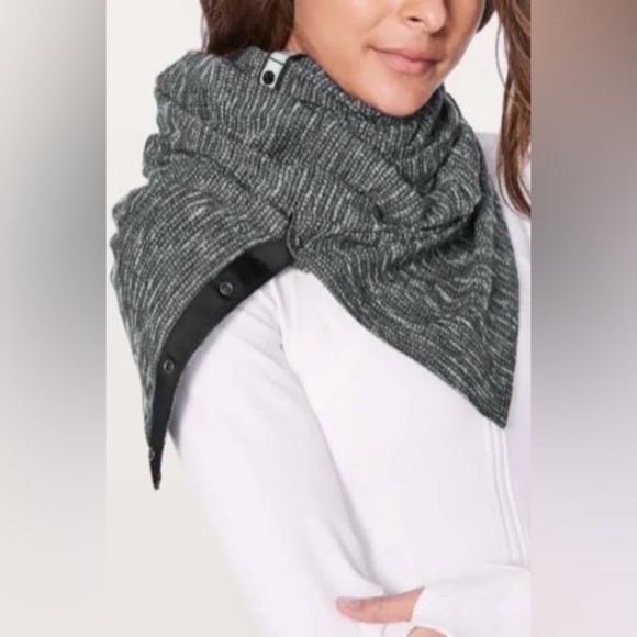 Lululemon Rulu Vinyasa Scarf black and white versatile infinity - Picture 1 of 6